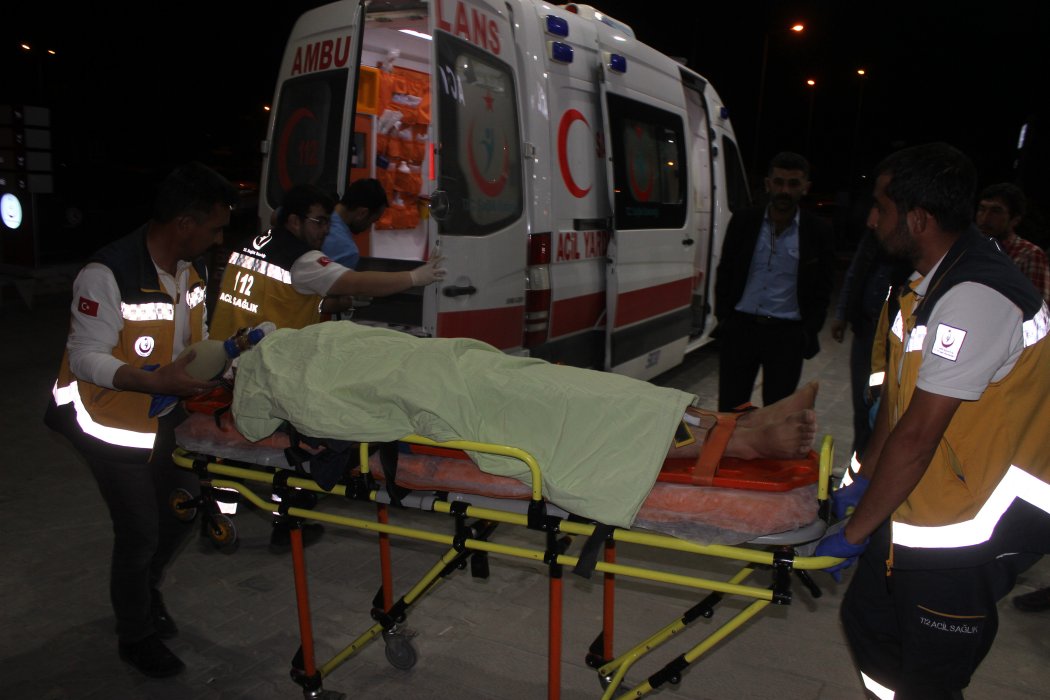 Afganlılar motosikletten düştü:2 yaralı