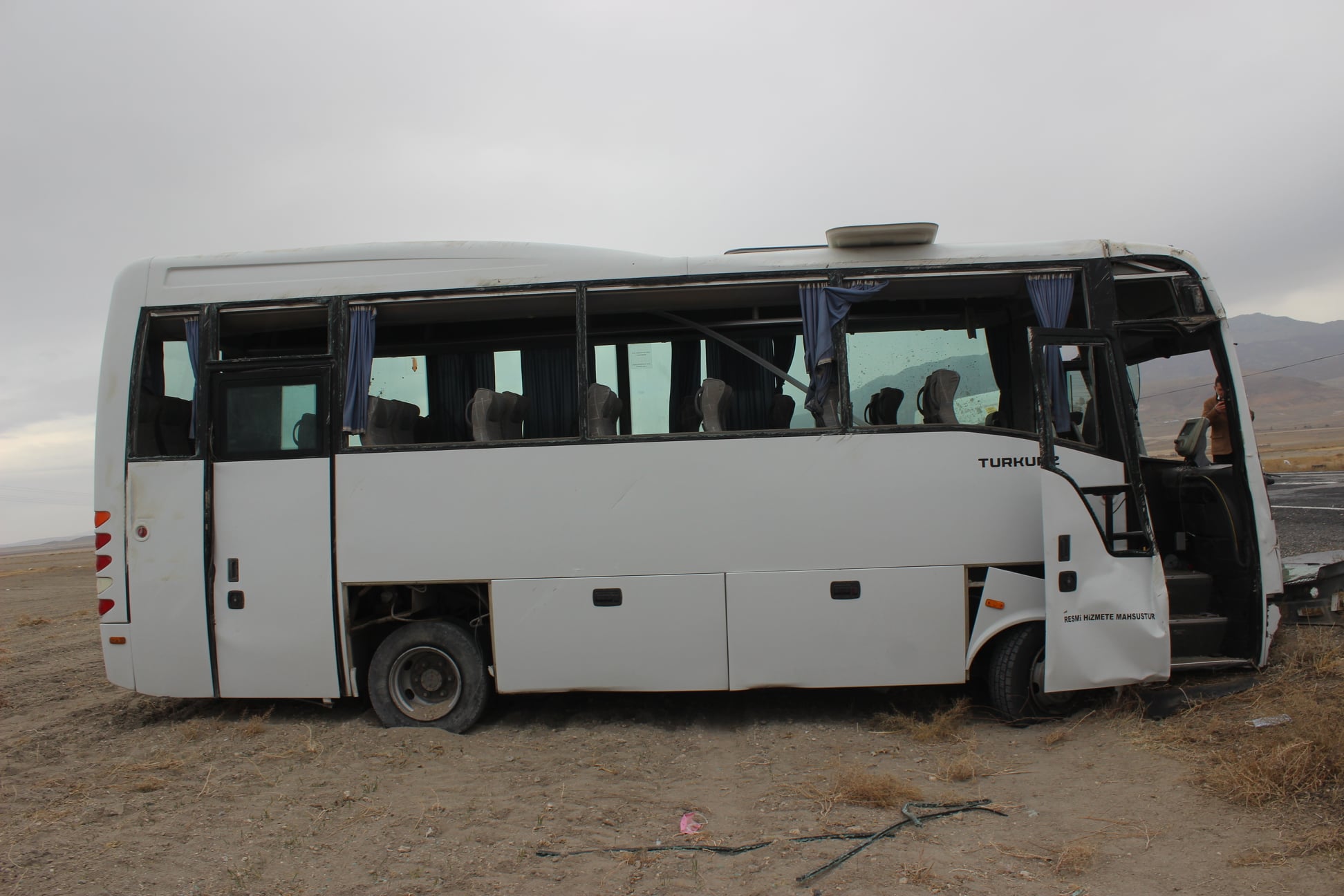 Belediye yolcu otobüsü devrildi.13 yaralı