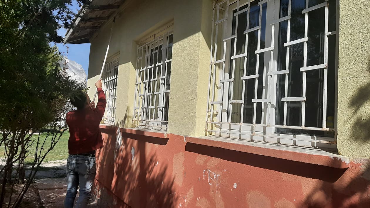 Köy okulunu Üniversite öğrencileri boyadı
