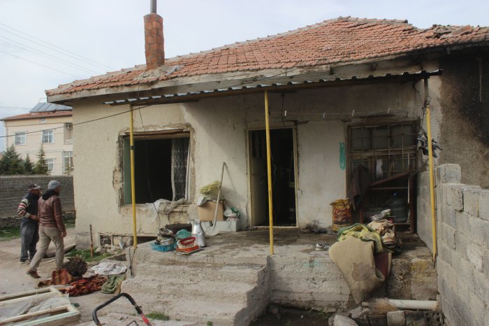 Suriyeli ailenin evinde yangın