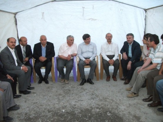 Davutoğlu'dan Başkan Mugayıtoğlu'na Taziye Ziyareti