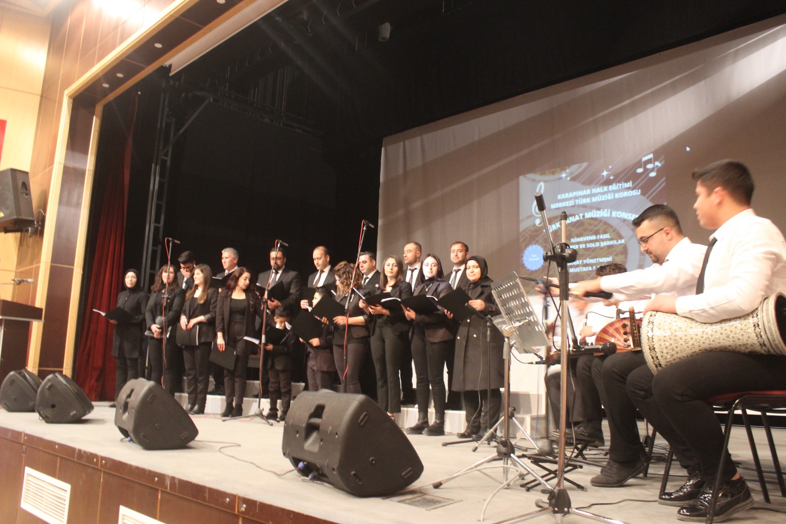 Halk Eğitim Müzik korosu konser verdi
