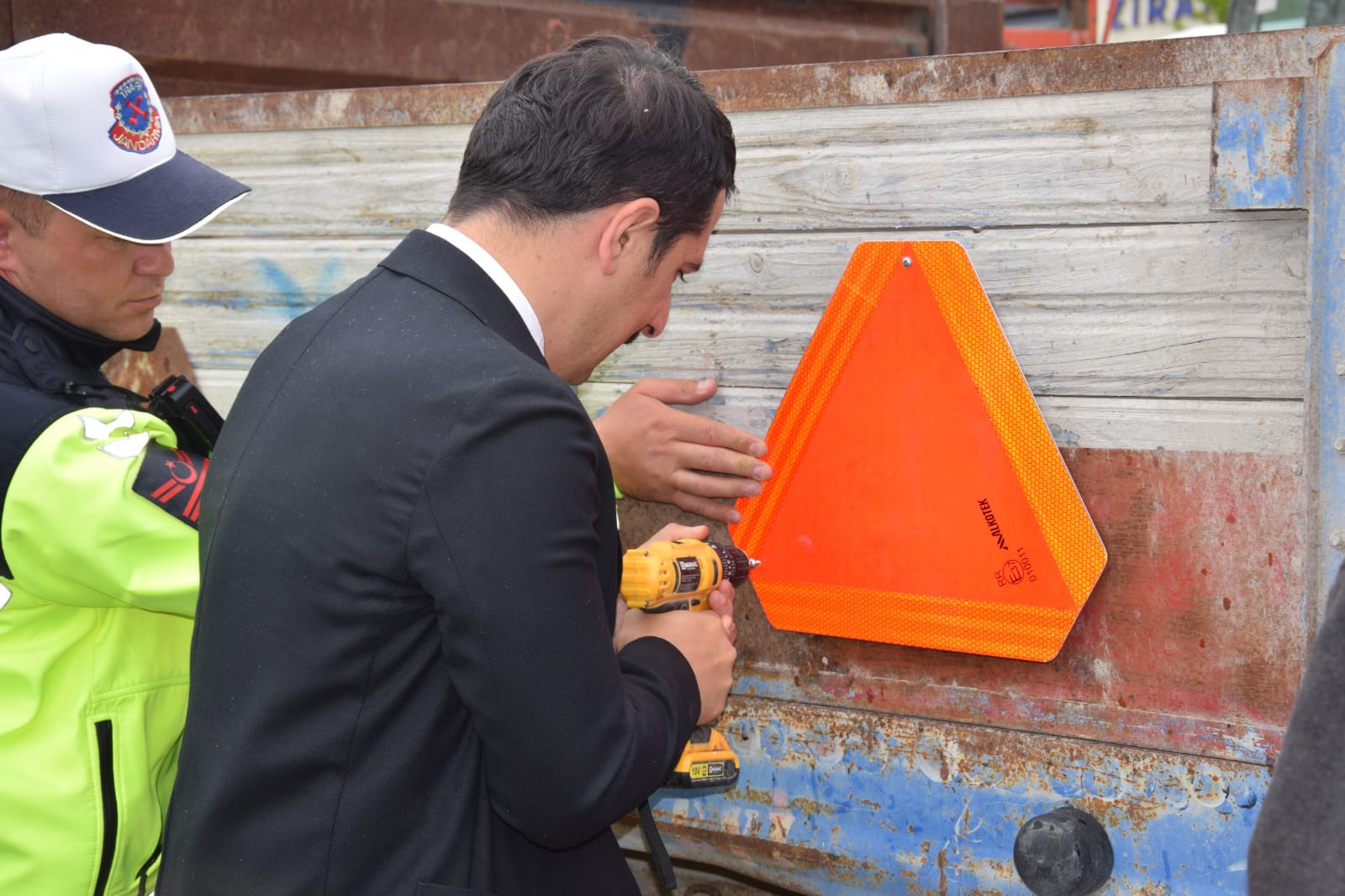 Çiffçilere  reflektör dağıtıldı